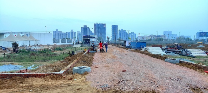 DeenDayal Plots / Sector 93